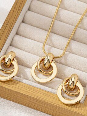 Gold‑Tone Interlocking Circle Necklace & Earring Jewelry Set Modern Linked Rings